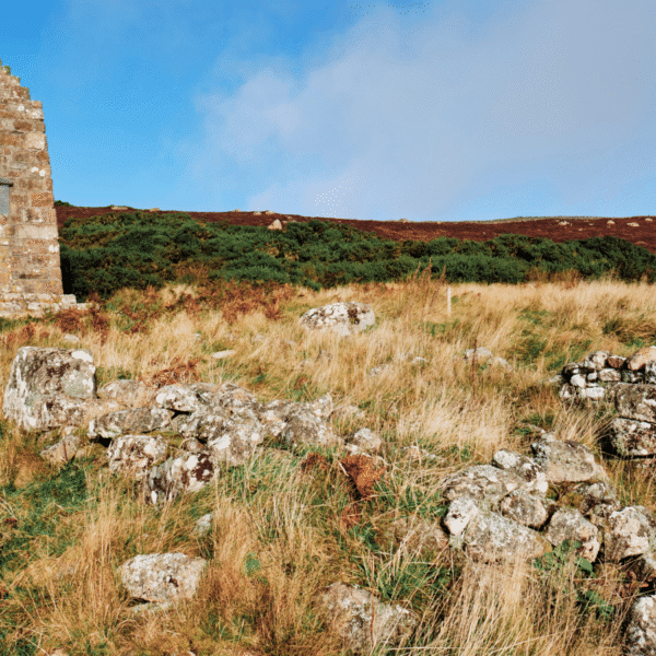 A momument paying tribut to the village stands overlooking Badbea Clearance Village