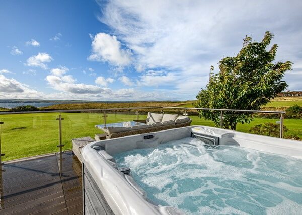 Hot Tub at DUnnet Bay Escapes